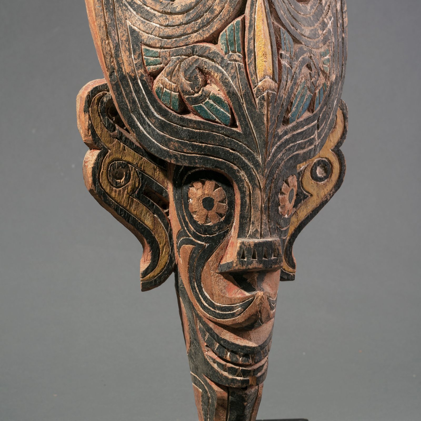 SD A DAYAK  MASK SCULPTURE  FROM INDONESIA No 890 