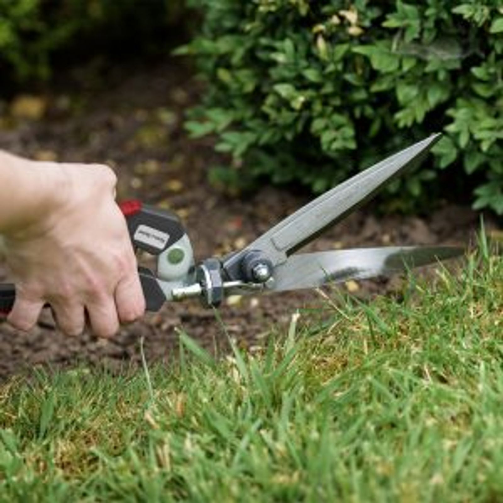 kent & stowe single handed grass shears - the garden shed