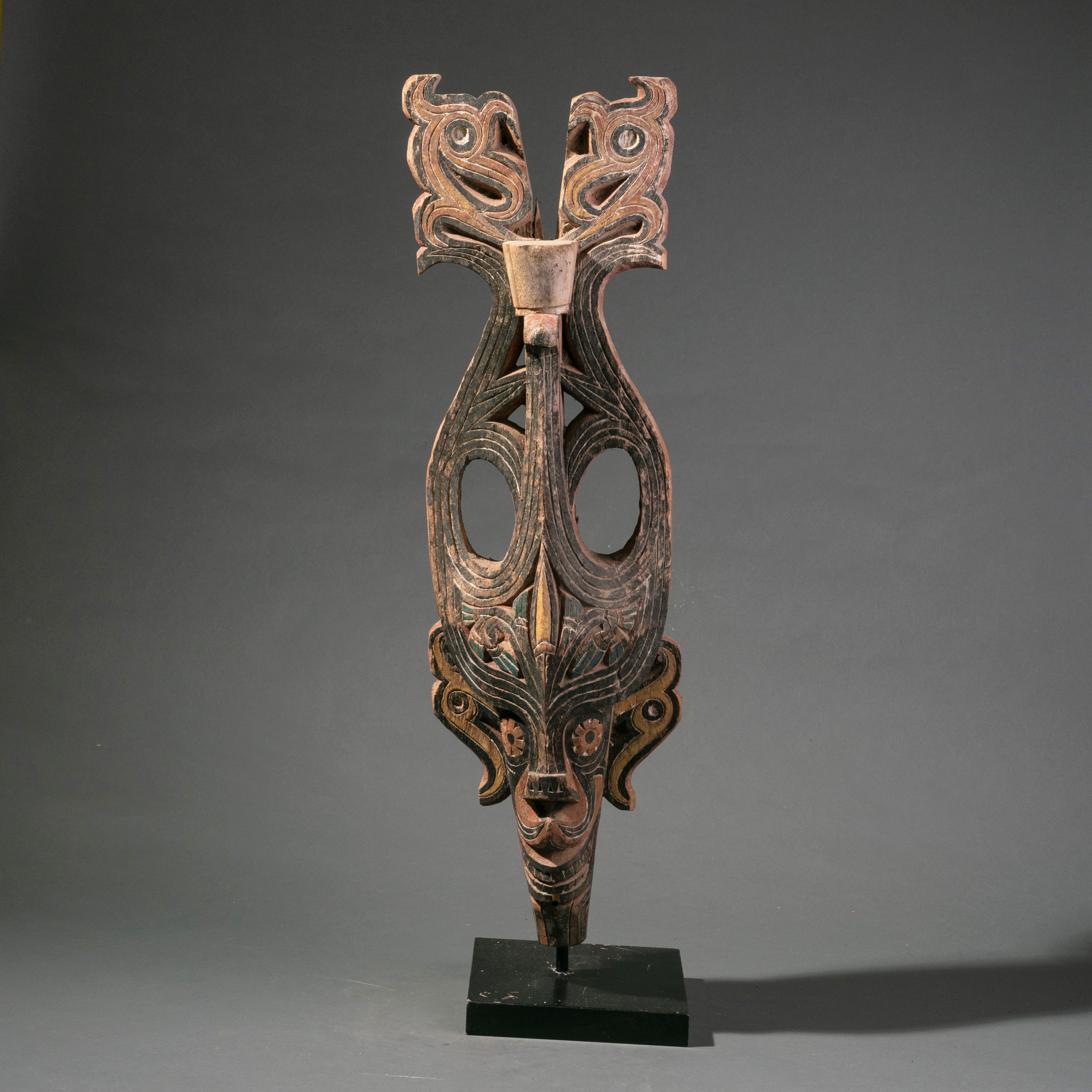 SD A DAYAK  MASK SCULPTURE  FROM INDONESIA No 890 