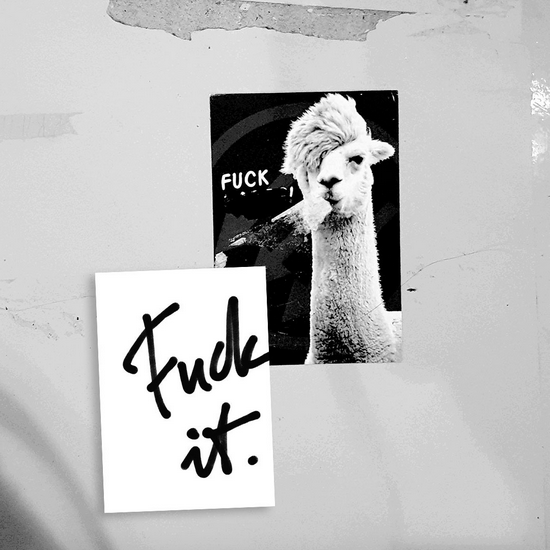 Ainoa Graphic Design: Fuck it -postikortti