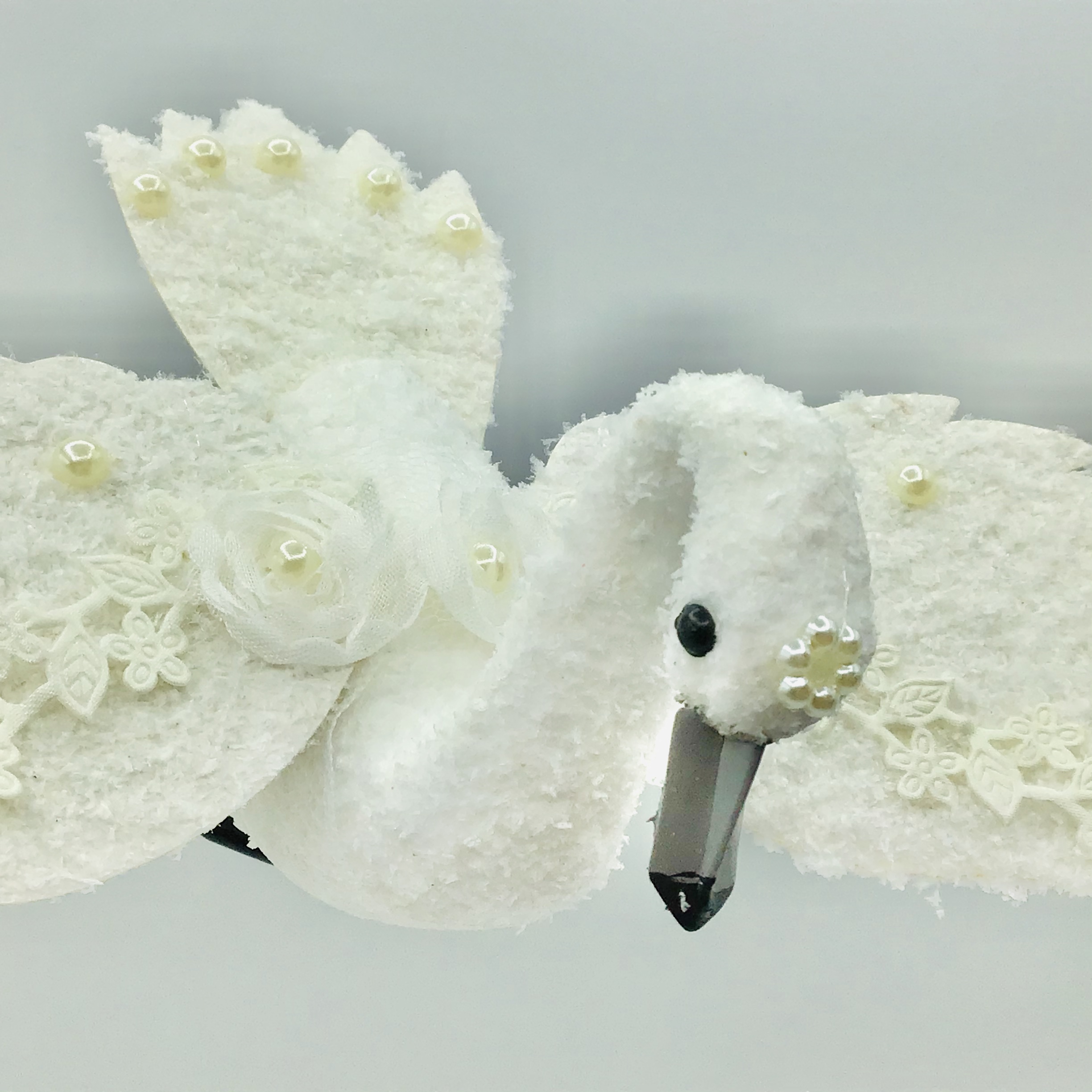 Swan with Pearls & Snow Finish