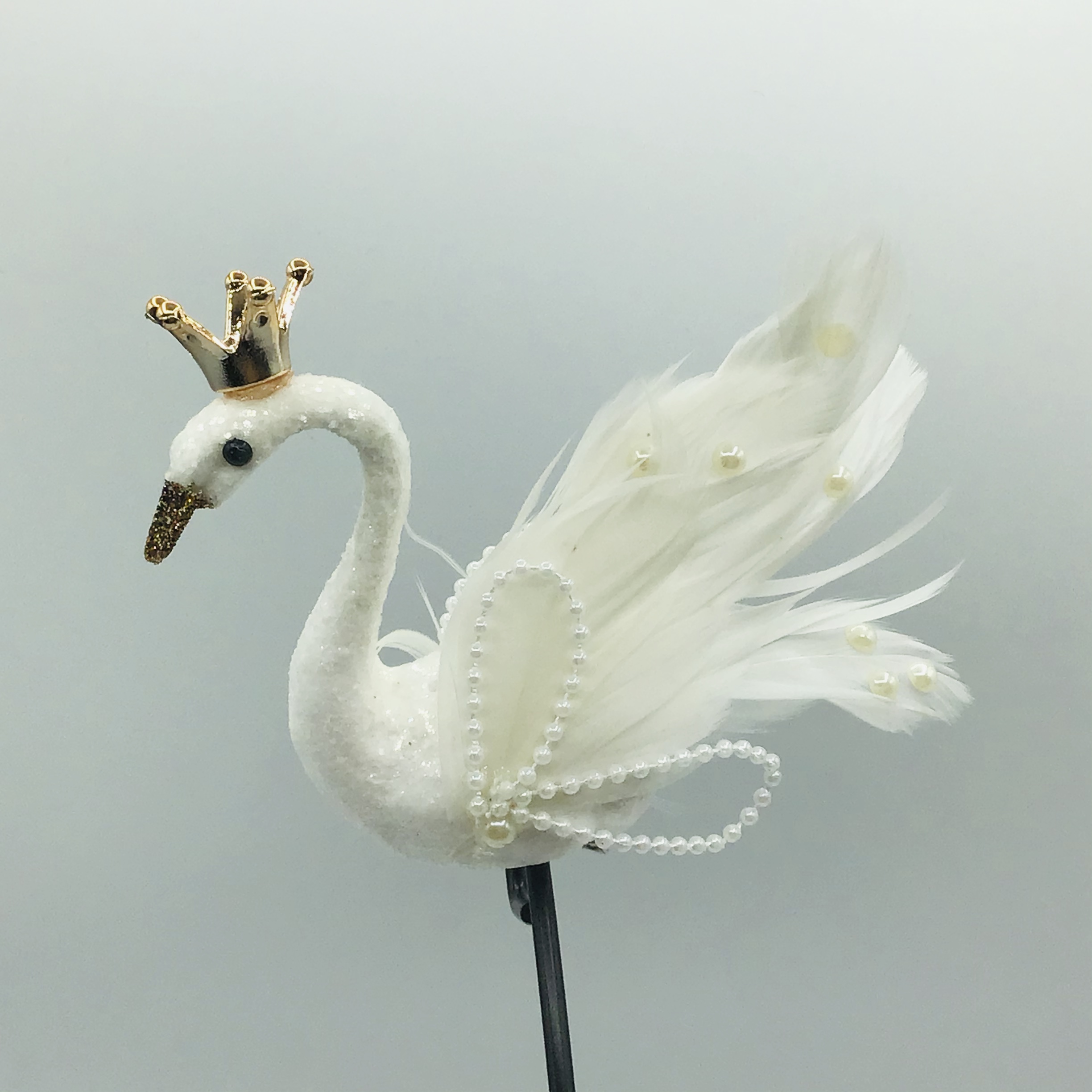 Swan with Crown & Pearls