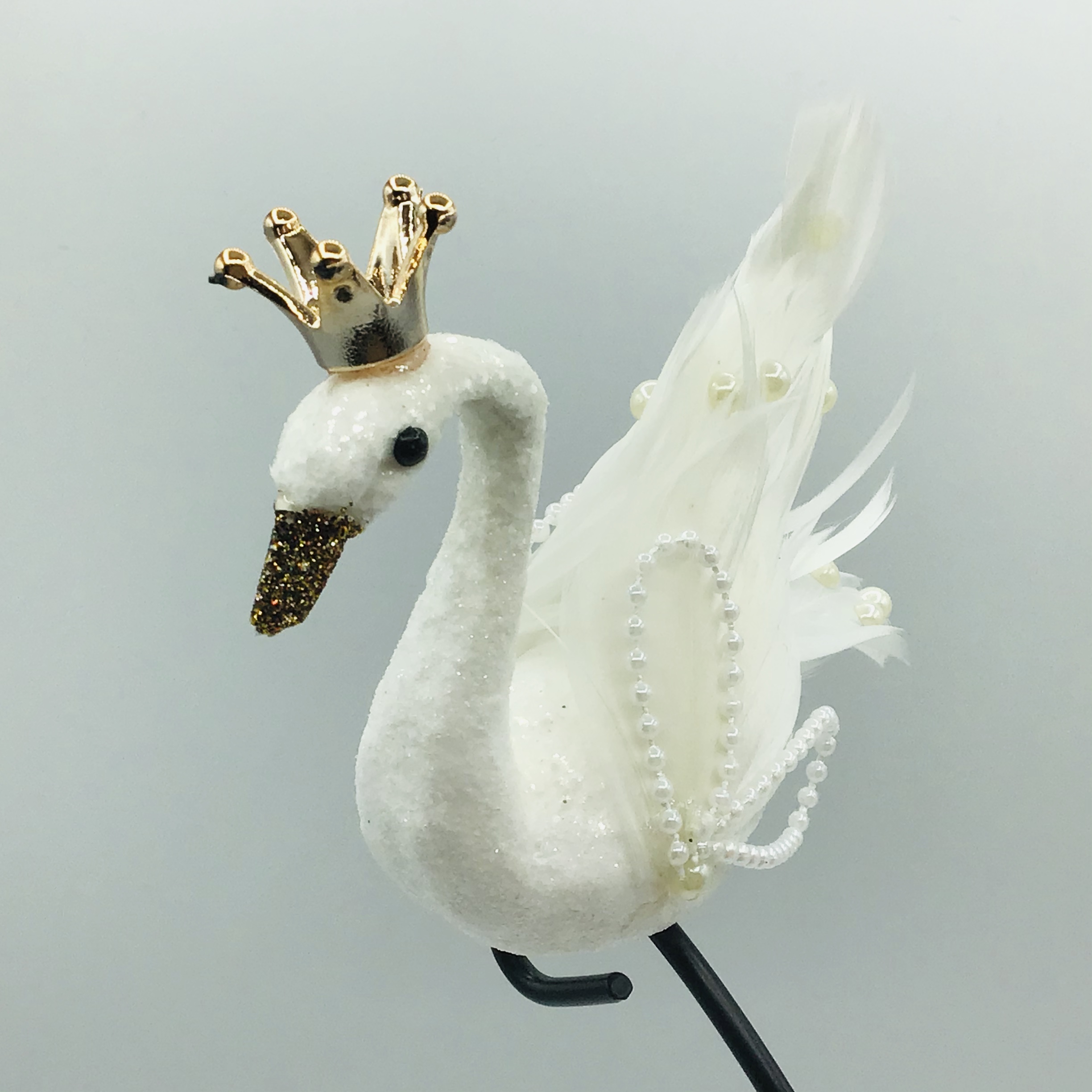 Swan with Crown & Pearls