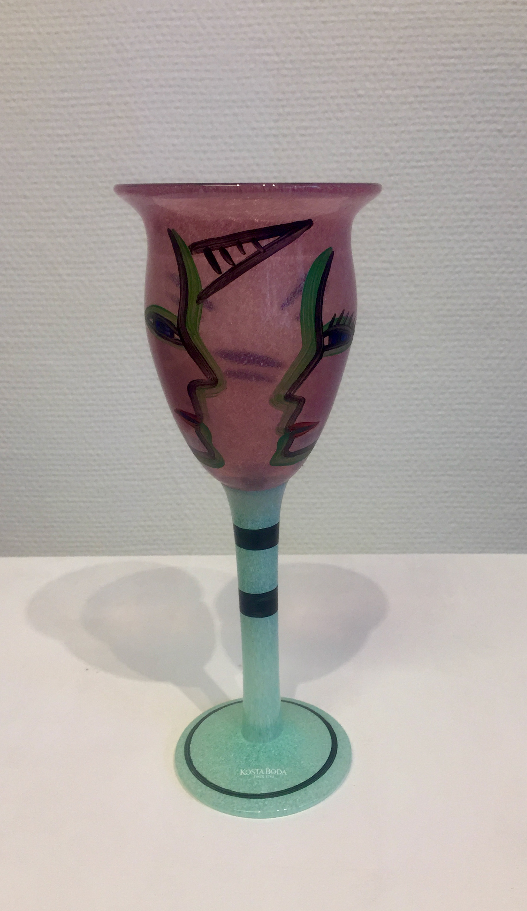 Ulrica Hydman-Vallien - Wine glass, limited edition, variant on Open mind