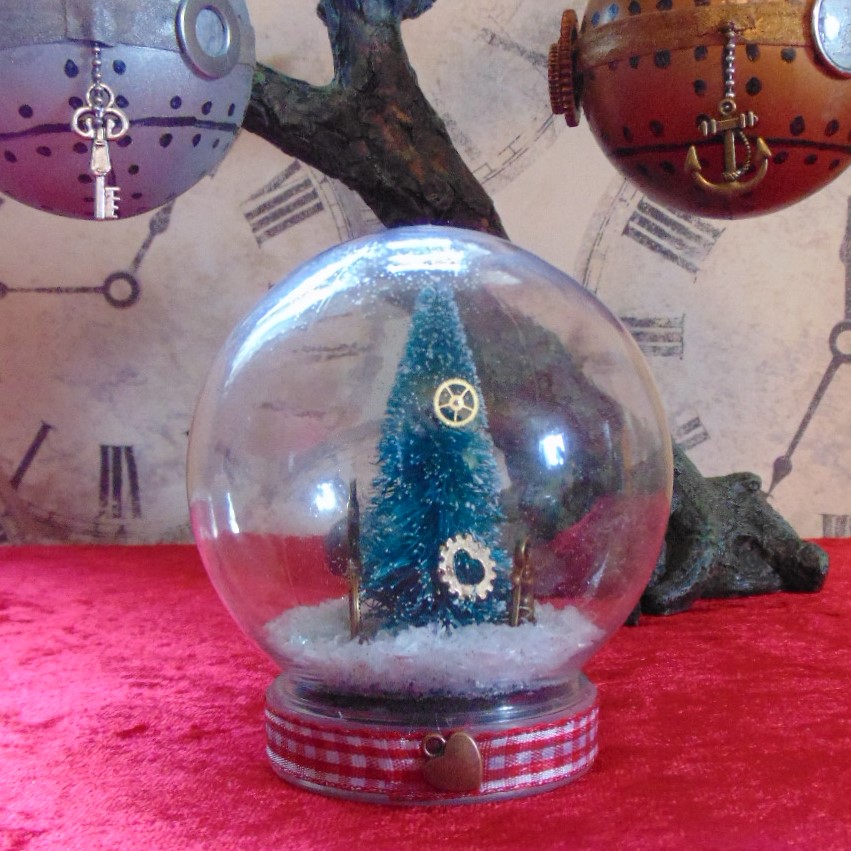 Christmas Snowy Globe - Brass Cycle & Lamp Charms Design