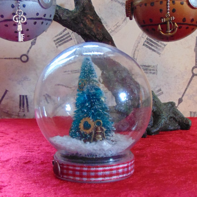 Christmas Snowy Globe - Brass Cycle & Lamp Charms Design