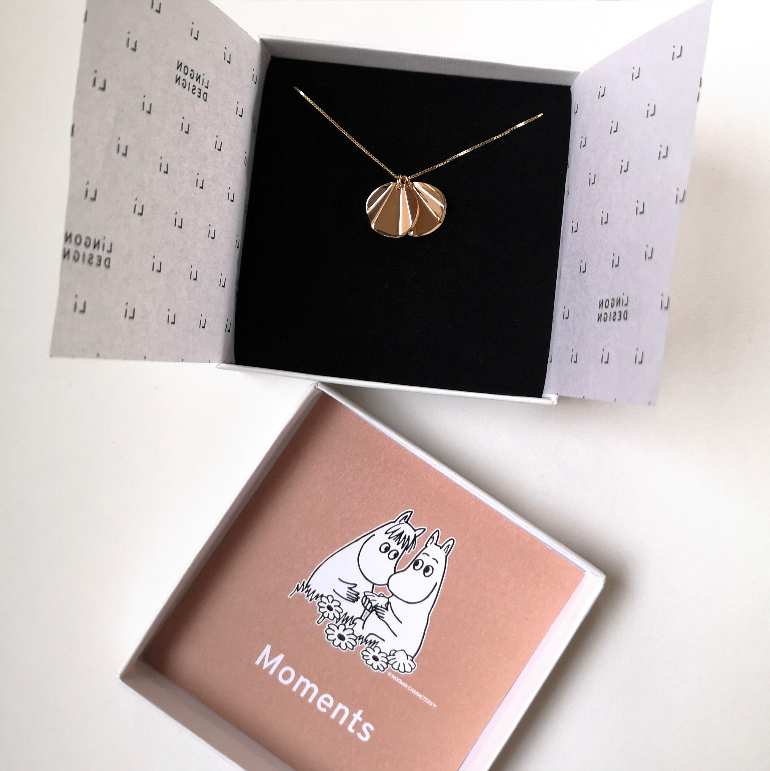 The Moments necklace
