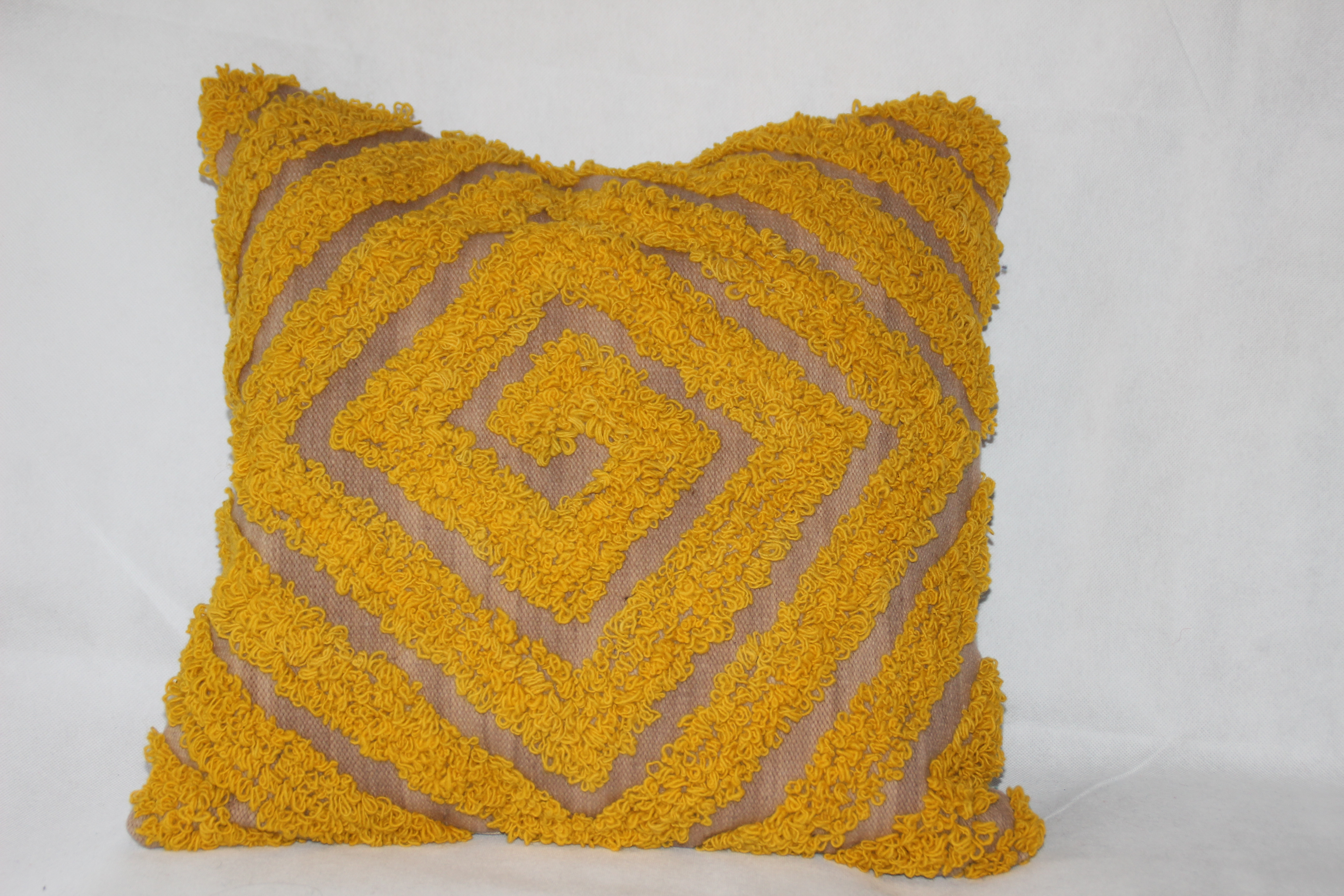 Amarillo pillow