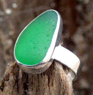 RE189 Eco-silver Sea Glass Ring Kelly Green 