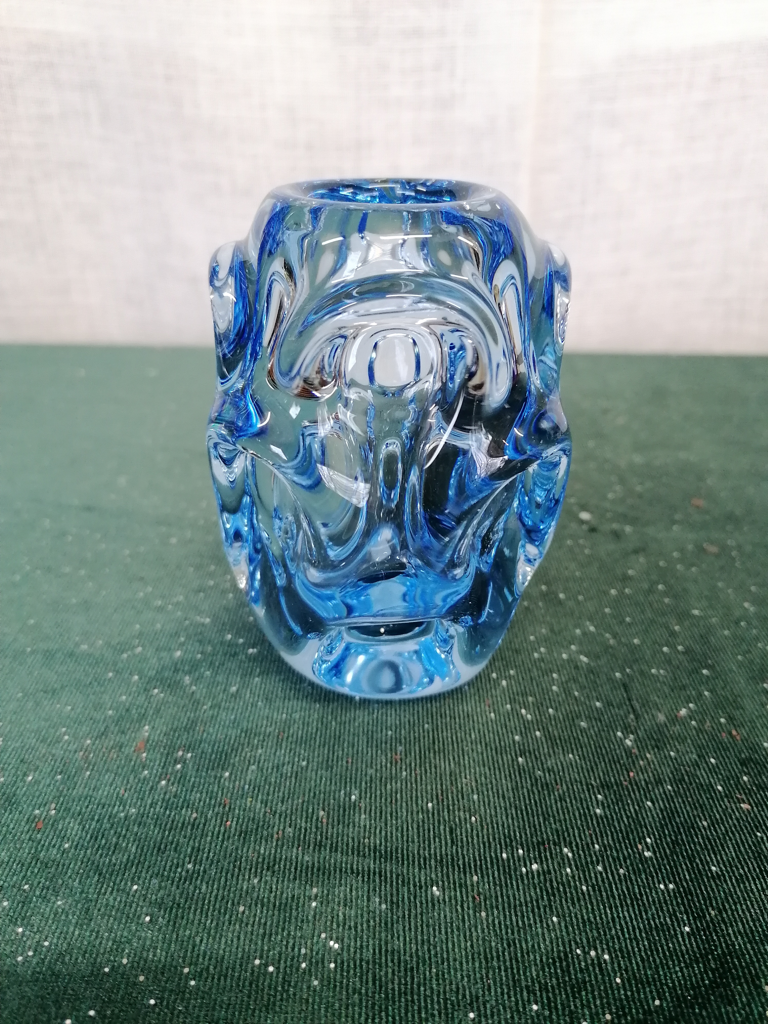 Bubblig vas från glasbruk