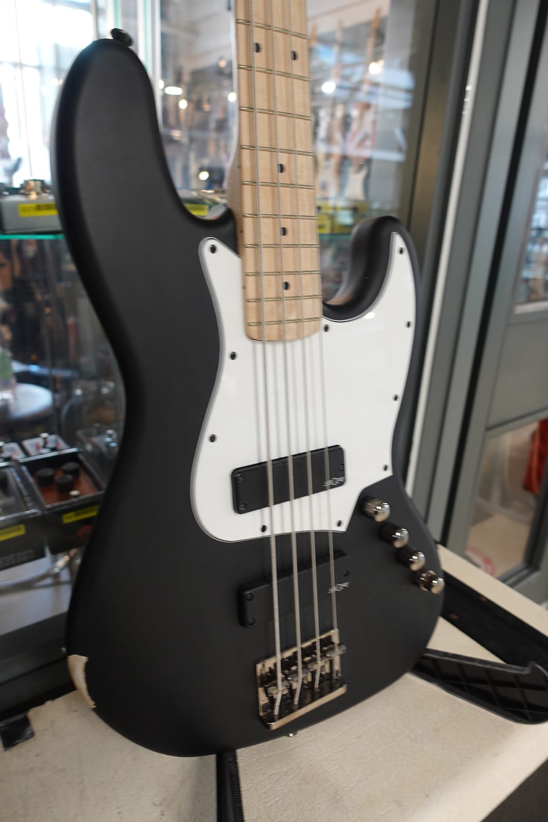Squier Contemporary Active Jazz Bass HH with Maple Fretboard 2018 Flat Black