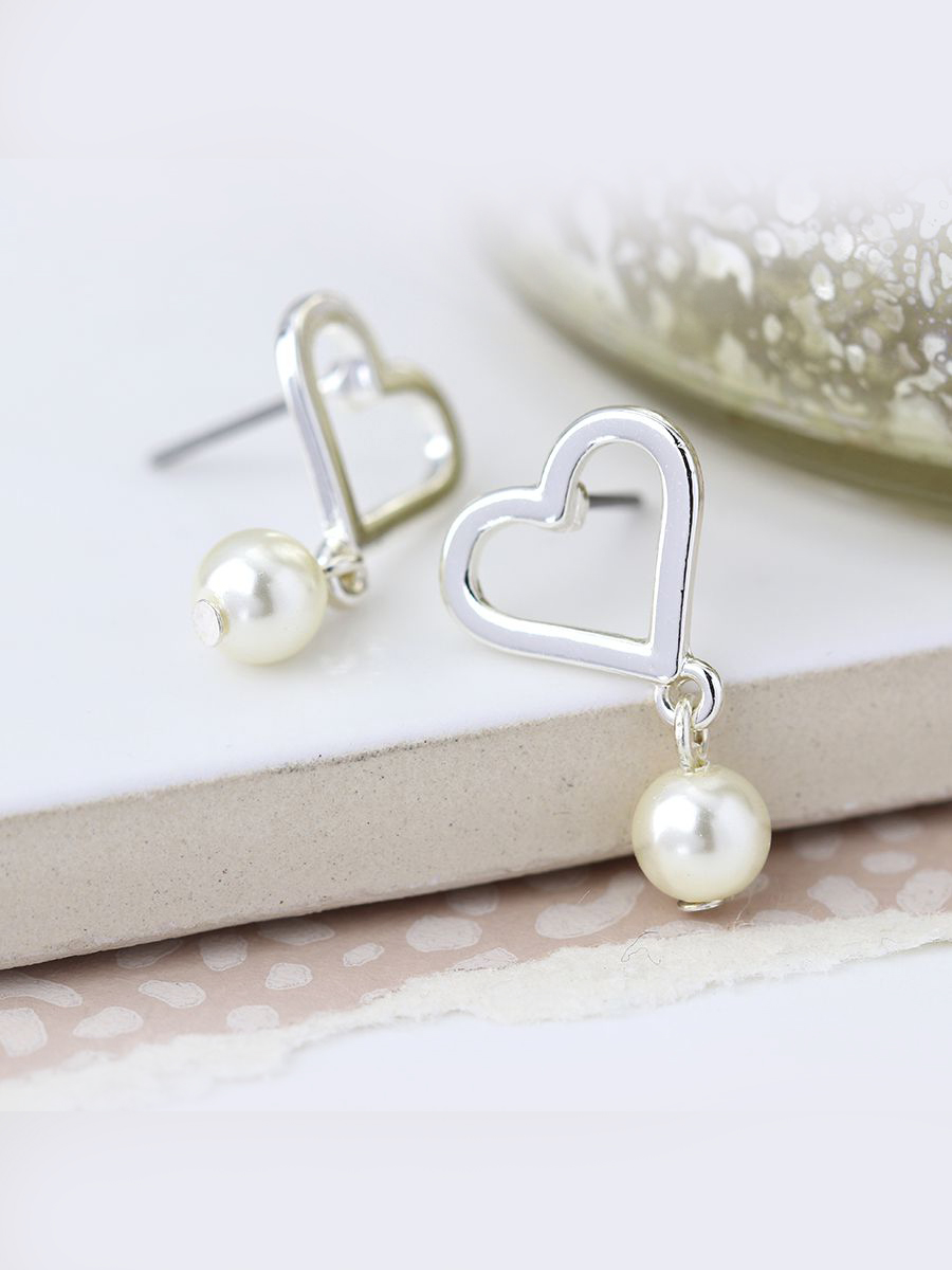 03283 Ivory pearl stud earrings
