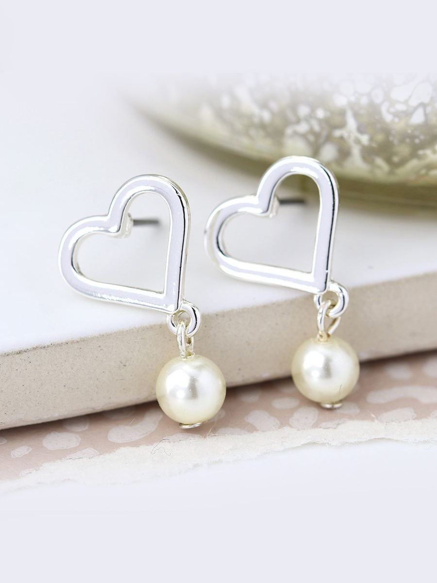 03283 Ivory pearl stud earrings