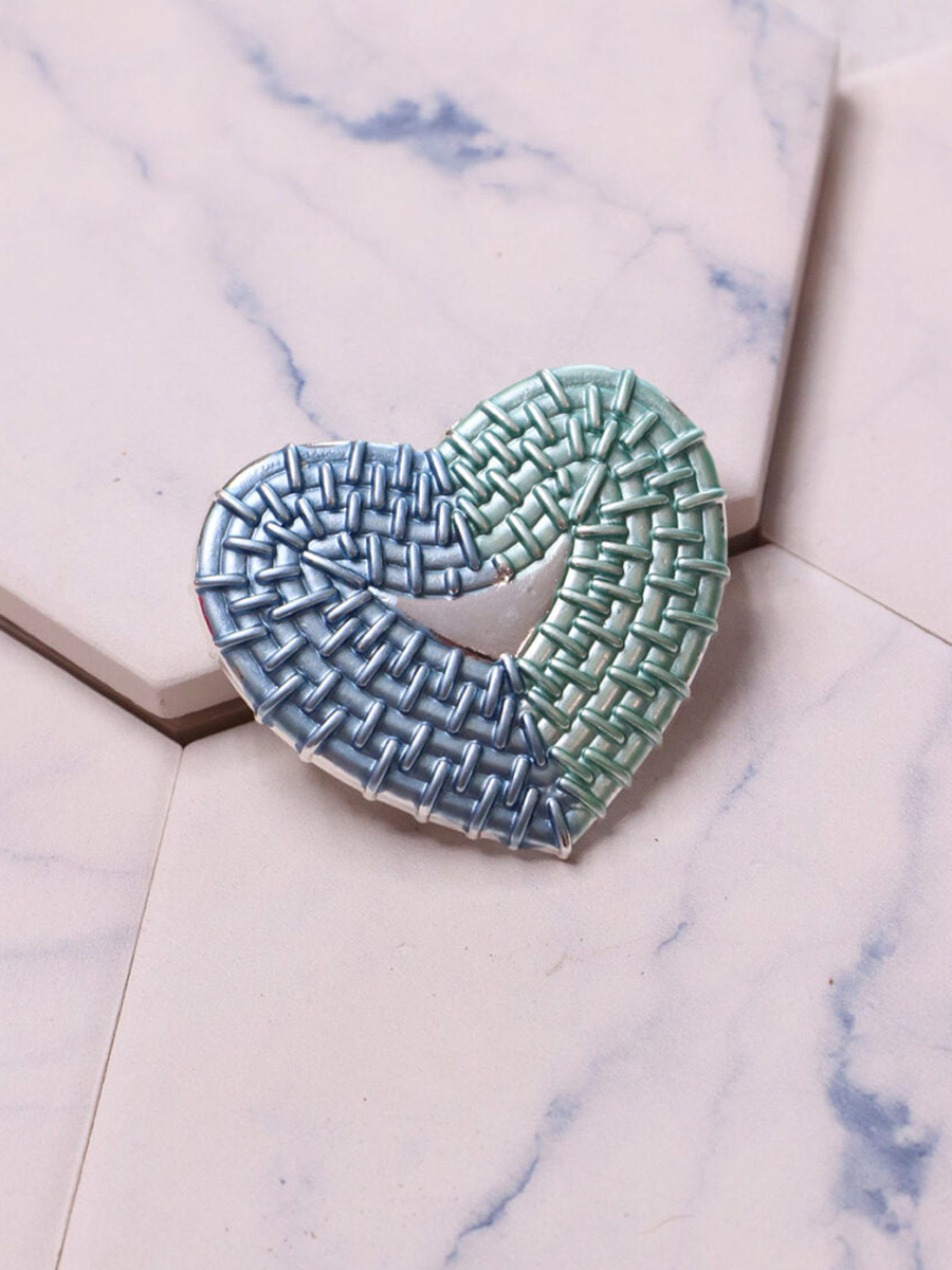 5712 MAGNETIC TEXTURED HEART BROOCH