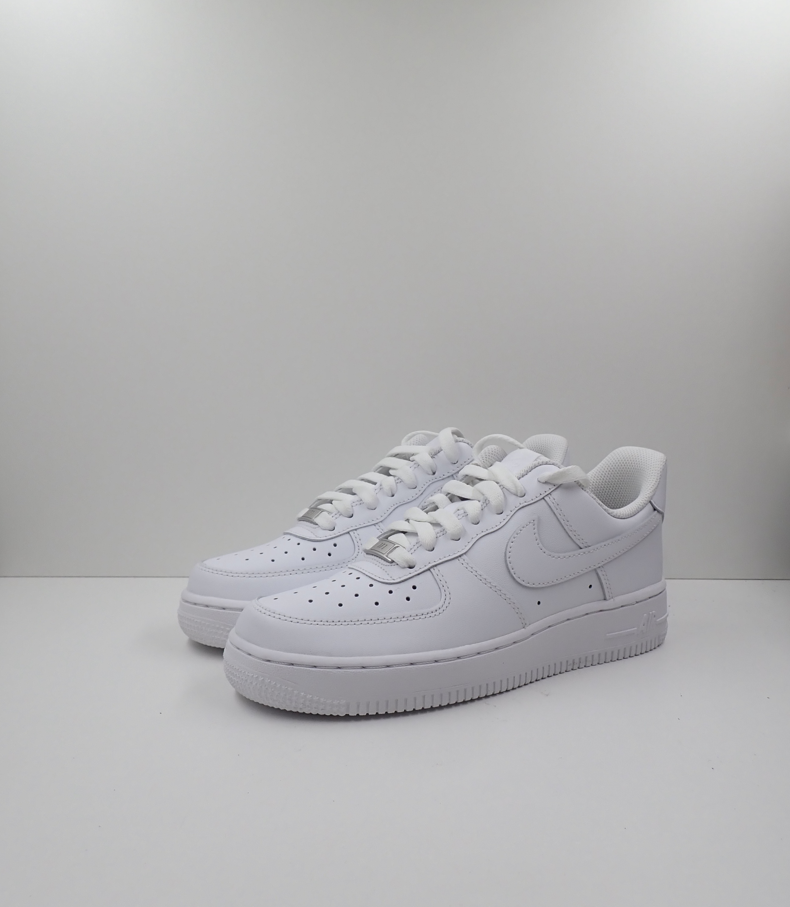 EU 37.5 - Sneakershyllan