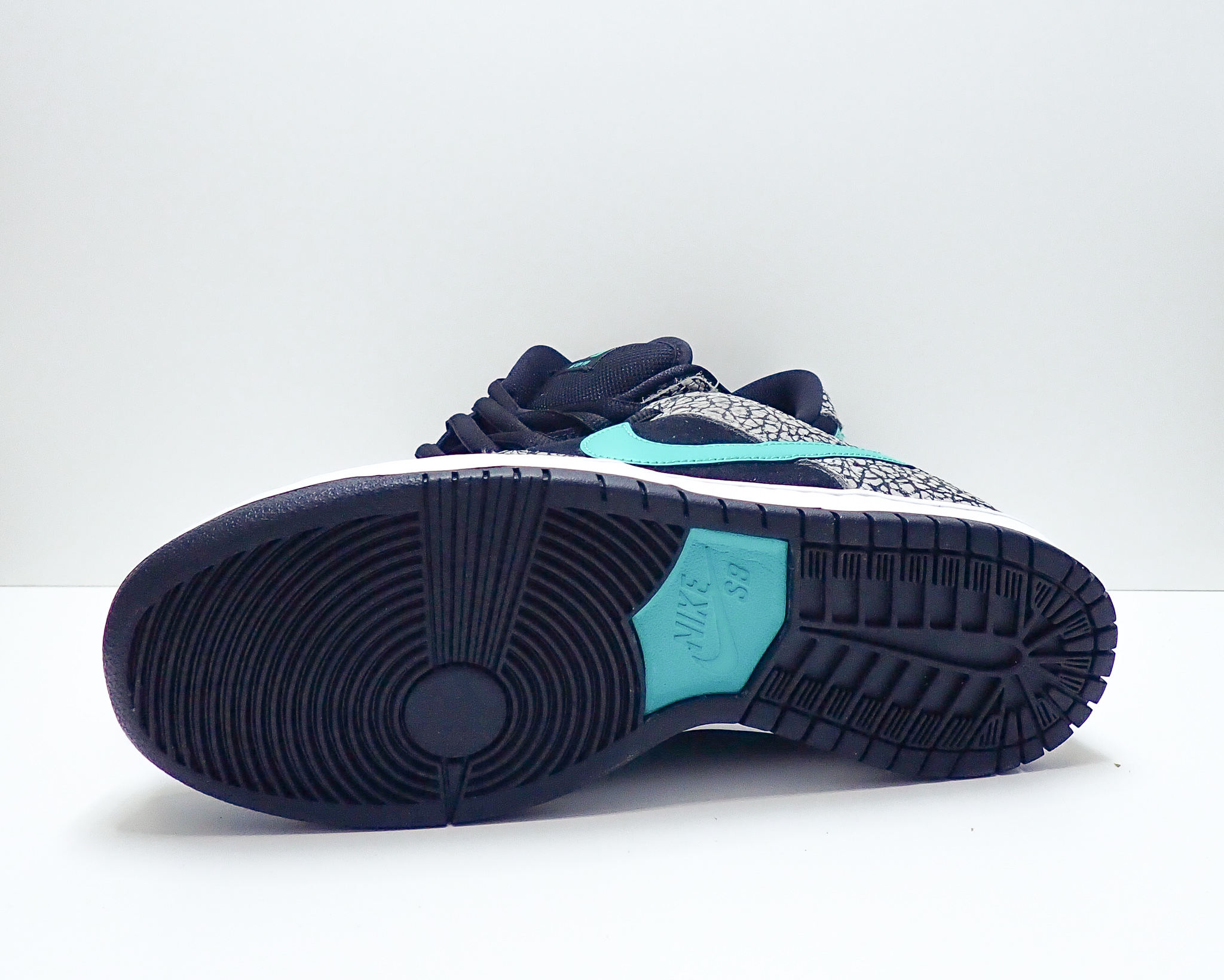 nike sb dunk low atmos elephant print
